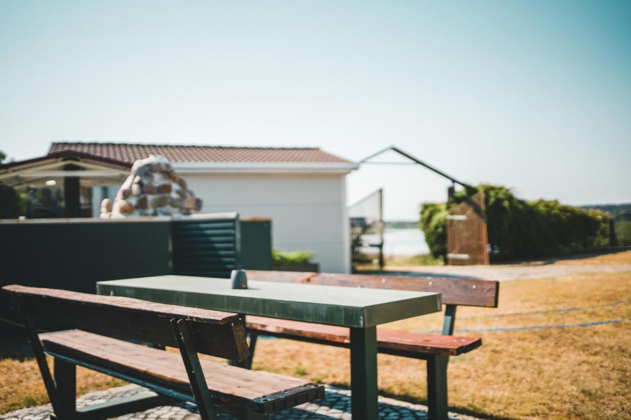 Black Tiger Seaside - Ferienwohnungen Direkt Am See Garden Exteriér fotografie