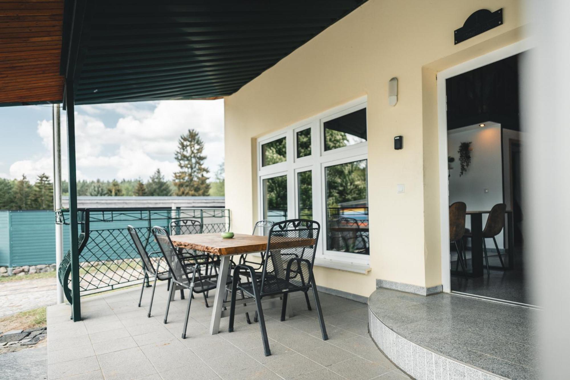 Black Tiger Seaside - Ferienwohnungen Direkt Am See Garden Exteriér fotografie